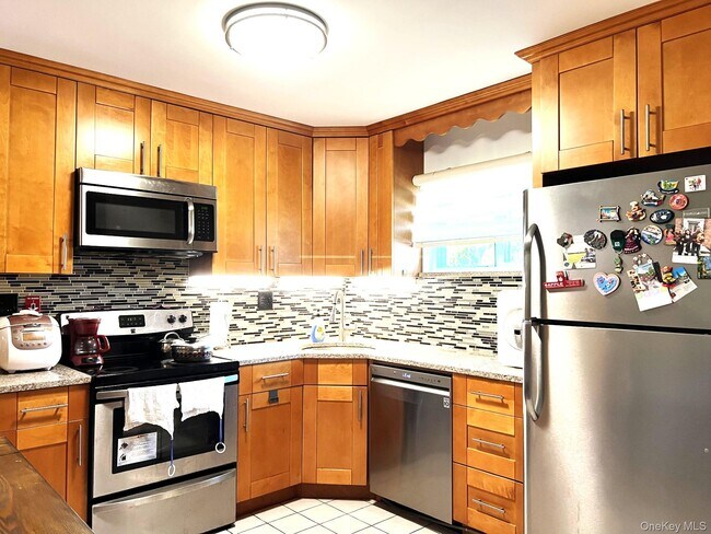 Building Photo - 7 7th St