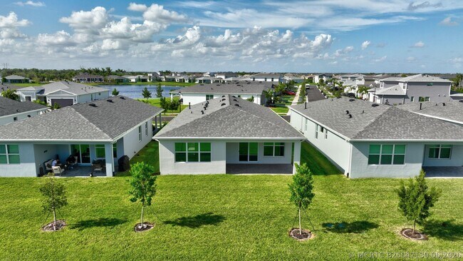 Building Photo - 12712 SW Eleanor Dr