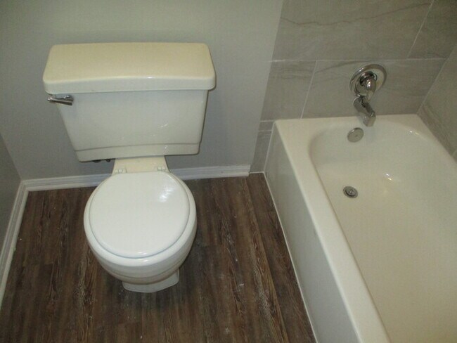 Building Photo - Call 832-538-3442 To Schedule Your Showing...