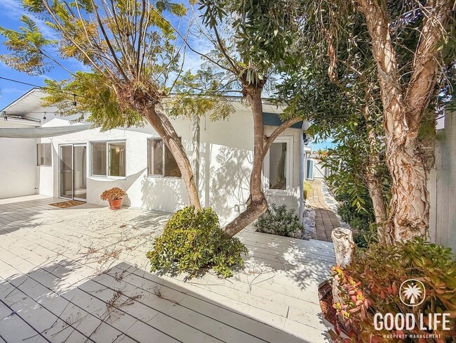 Building Photo - Spacious 3BR Home + 1BR ADU with Private Courtyard in University City!