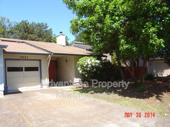 Building Photo - 1831 NW Grant Cir