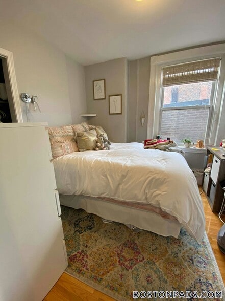 Building Photo - 28 Fleet St