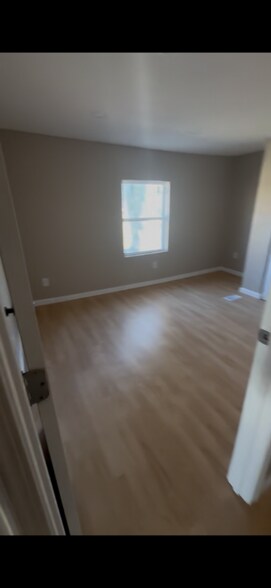 Building Photo - 802 Sinclair Ave