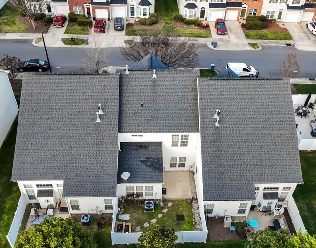 Building Photo - Charming 3BR Townhome in Sought-After Harrisburg Town Center