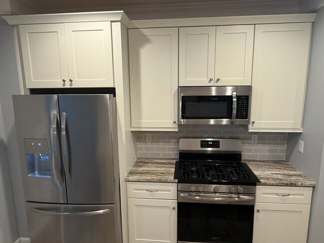 Building Photo - Great Condo On The Riverfront Golf Course
