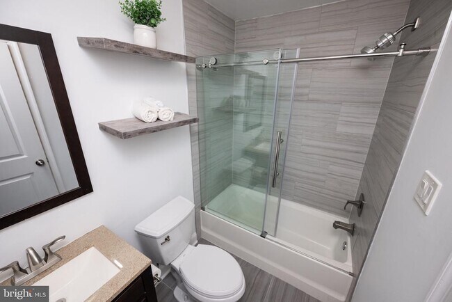 Building Photo - 2102 Berges St