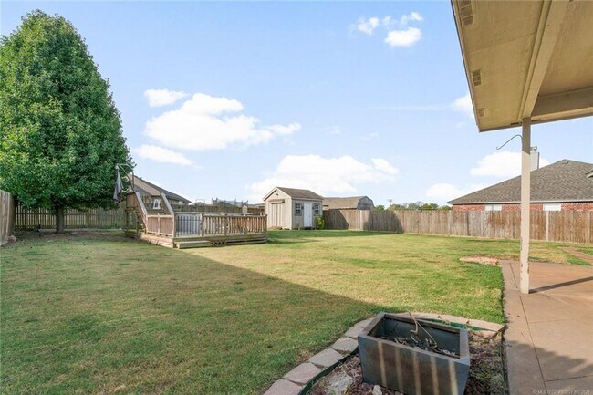 Building Photo - Glenpool Beauty!  3 Bedroom, 2 Bath Home