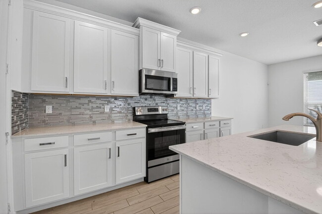 Building Photo - 4320 Buttonwood Dr