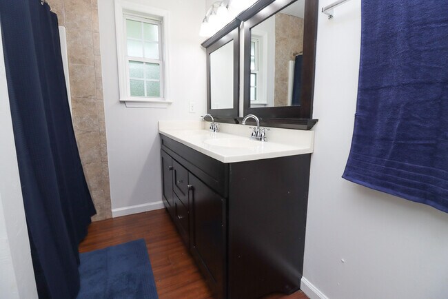 Building Photo - 1904 Karen Ln