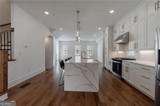 Building Photo - 1032 Robert Smalls Wy