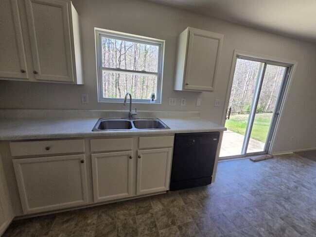 Building Photo - 2701 Buckleigh Dr