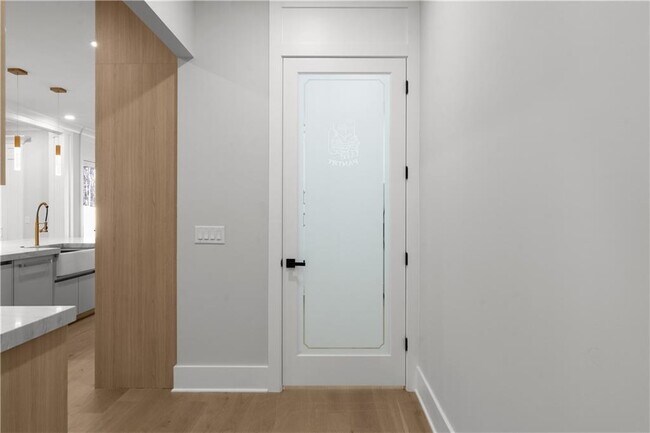 Building Photo - 407 Buford