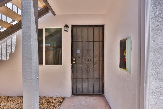 Primary Photo - Modern 2 Bedroom 1 Bathroom in North Park!