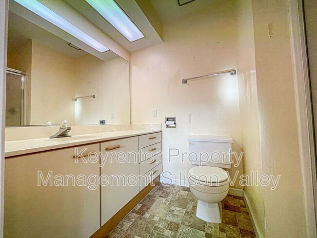 Building Photo - 700 Chiquita Ave