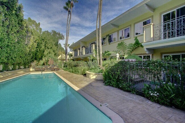 Floorplan - 2301 Roscomare Road