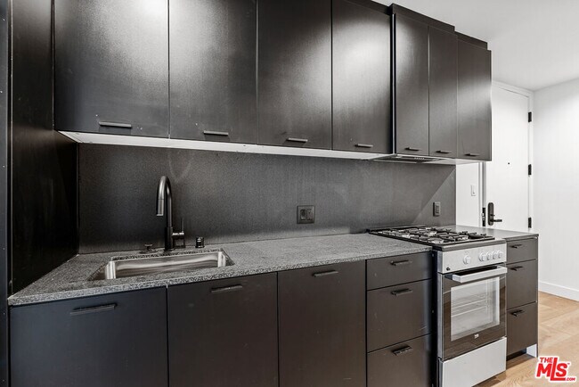 Building Photo - 3688 Overland Ave