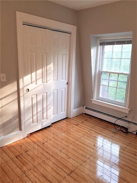 Building Photo - 8 Cady St