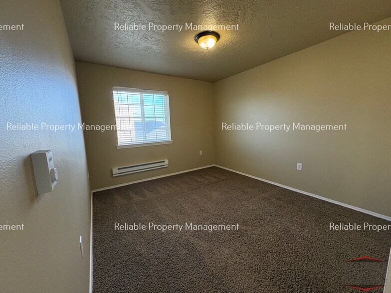 Building Photo - 577 Caribou St