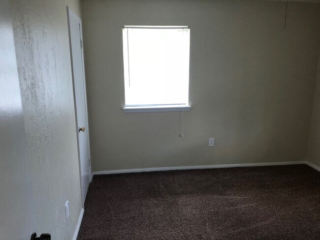 Building Photo - 605 SW 45th St