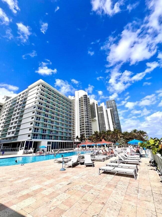 Building Photo - 19201 Collins Ave