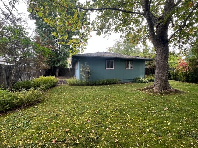 Building Photo - Comfy, four bedroom home in East Medford |...