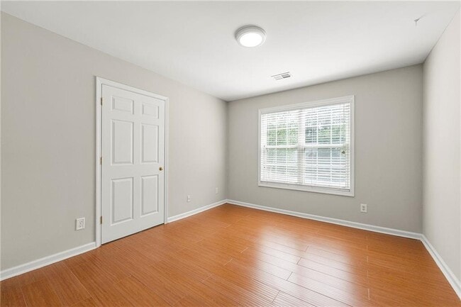 Building Photo - 580 Olde Lauren Ct