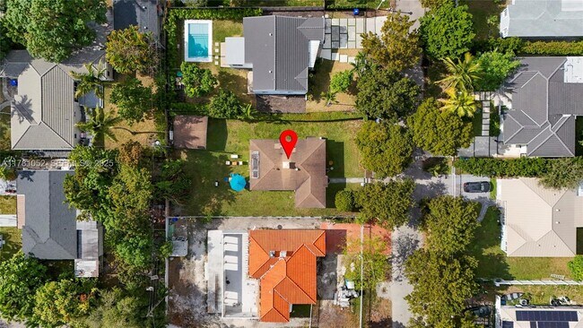 Building Photo - 260 NE 45th St