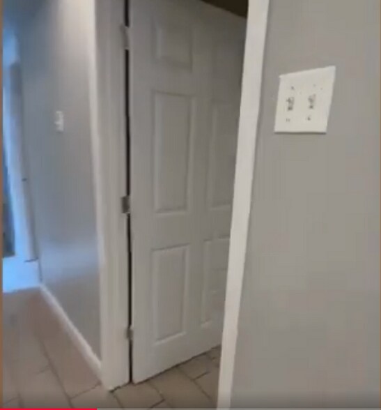 Building Photo - 6612 S Rhodes Ave