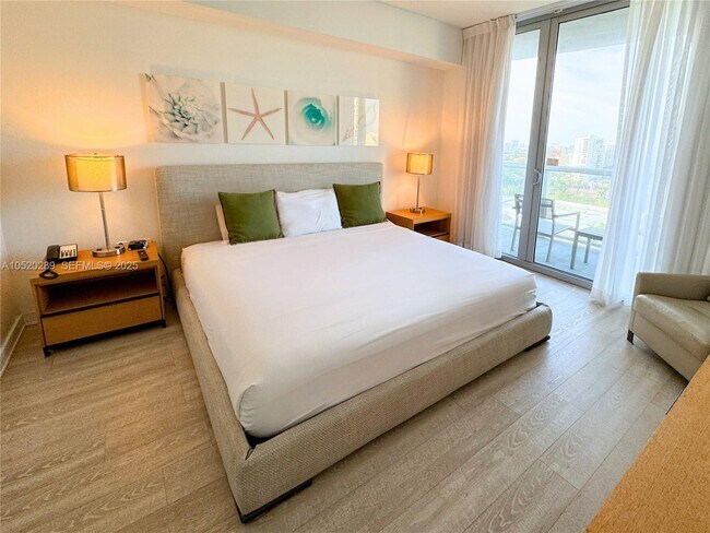 Building Photo - 2602 E Hallandale Beach Blvd