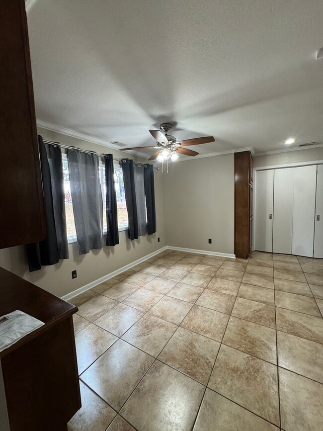 Building Photo - Incredible 4 Bed / 2 Bath updated Home, Available Now!