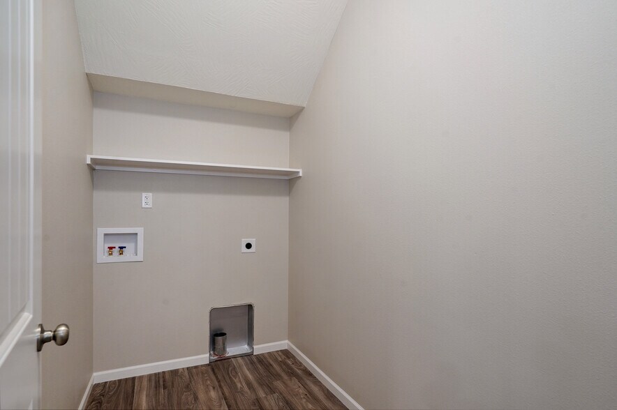 Building Photo - 319 S Florence Ave