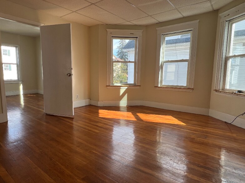 Building Photo - 42 Houghton St