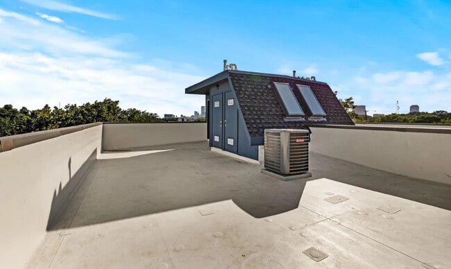 Building Photo - 183 S Prairie Ave