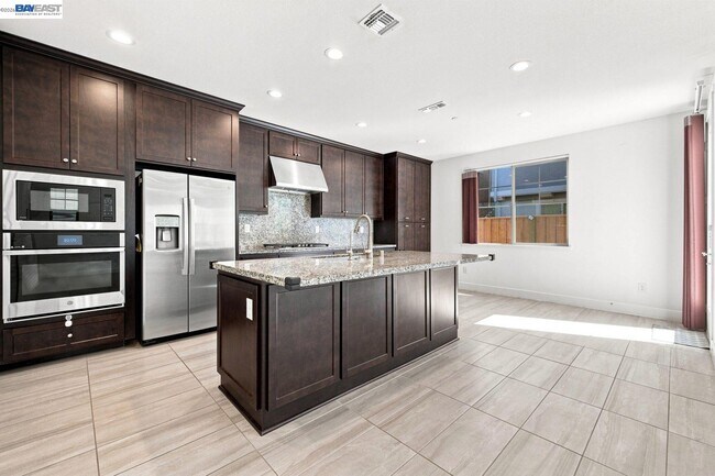 Building Photo - 33 Roccolino Ln