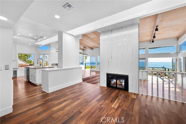 Building Photo - 1560 Sunset Ridge Dr