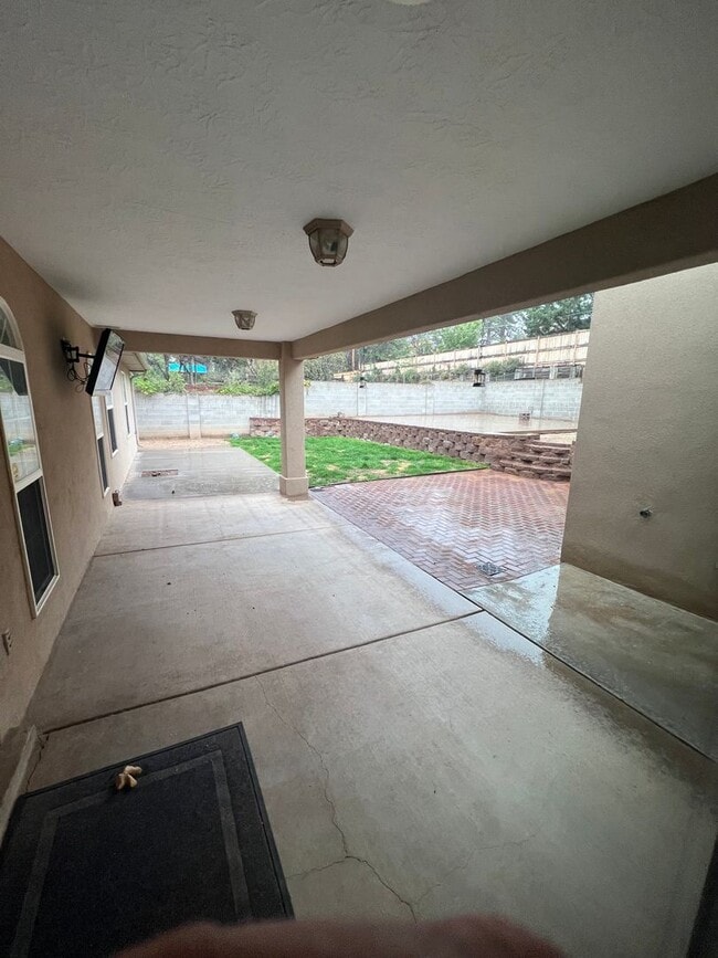 Building Photo - Executive Rental