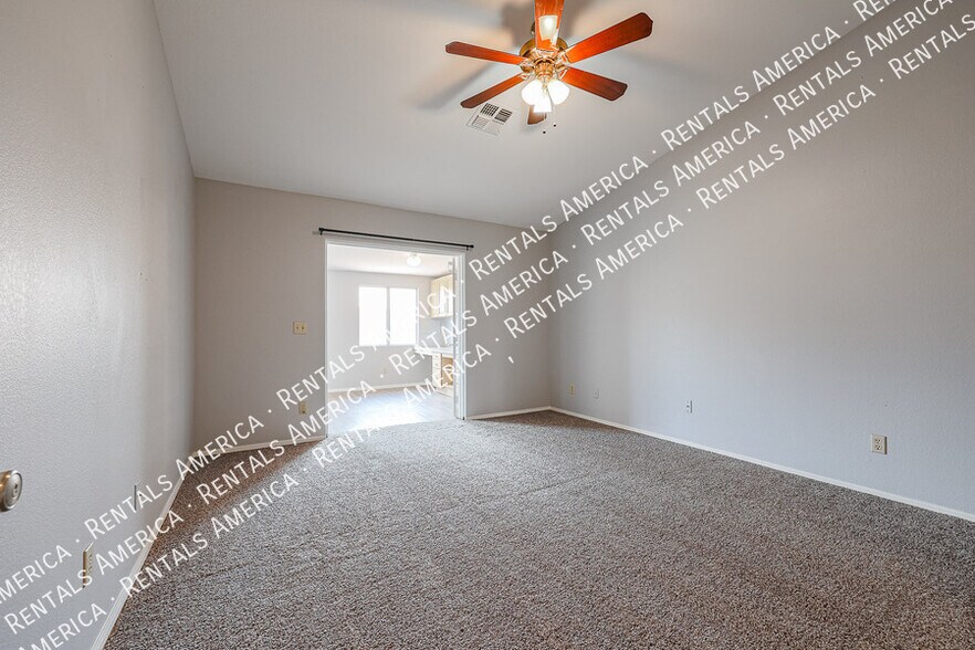 Building Photo - 5515 E Farmdale Ave