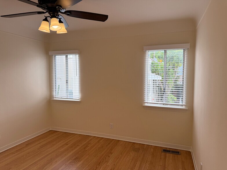 Building Photo - 617 W Glenoaks Blvd