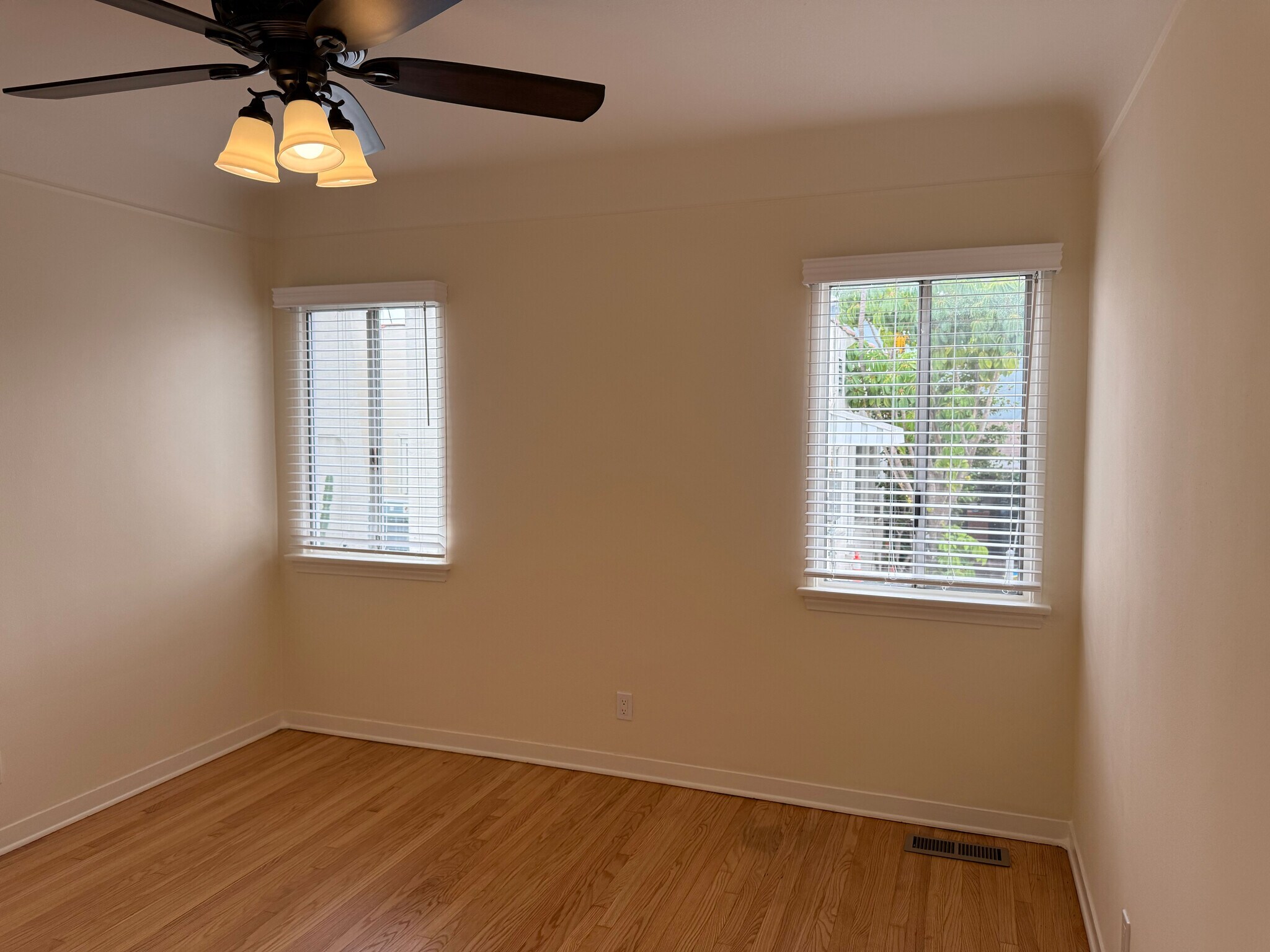 Building Photo - 617 W Glenoaks Blvd