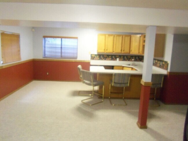 Building Photo - 8165 Lythrum Dr