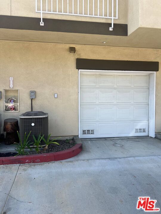 Building Photo - 4600 Don Lorenzo Dr