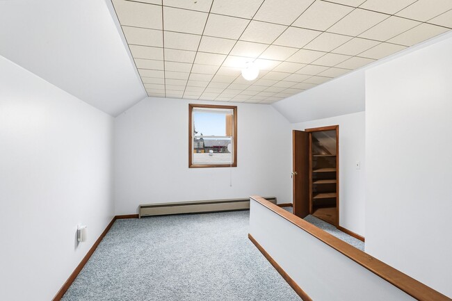 Building Photo - Charming 3-Bed, 2-Bath Bungalow in North Portland