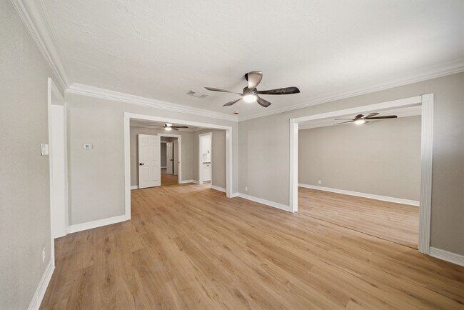 Building Photo - 417 13th Ave N
