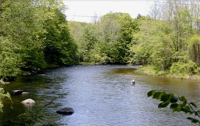 Building Photo - 5 Tunxis Pl