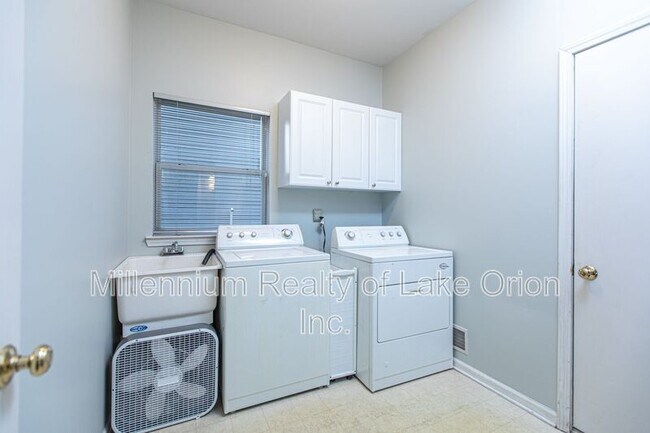 Building Photo - 403 Teelin Dr