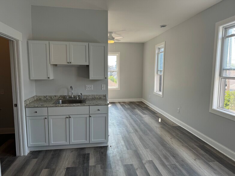 Building Photo - 1301 W Greenfield Ave