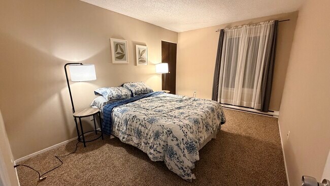 Building Photo - 4660 Reka Dr