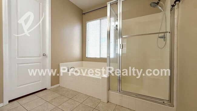 Building Photo - 13272 Sunland St