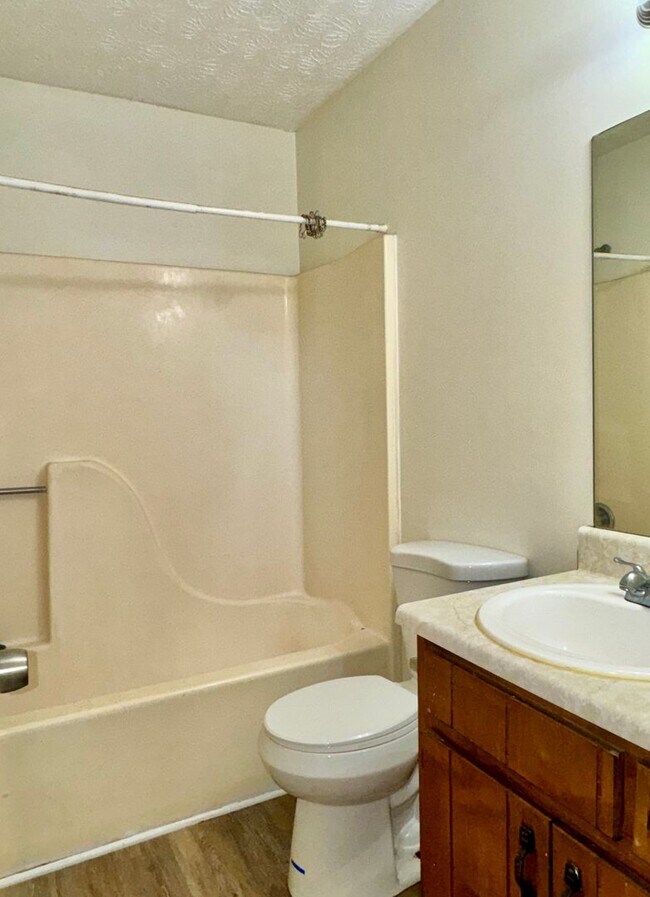 Building Photo - 5870 Sheldon Ct