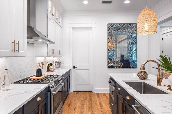 Building Photo - 245 Log Landing St